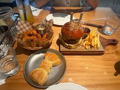 -三勾JJJ Burger&Coffee(梅溪湖店)