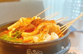Wagyu Beef Tendon and Skin Skewer Hot Pot