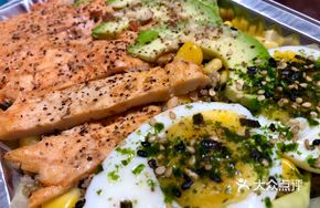 Grilled Chicken and Avocado Salad