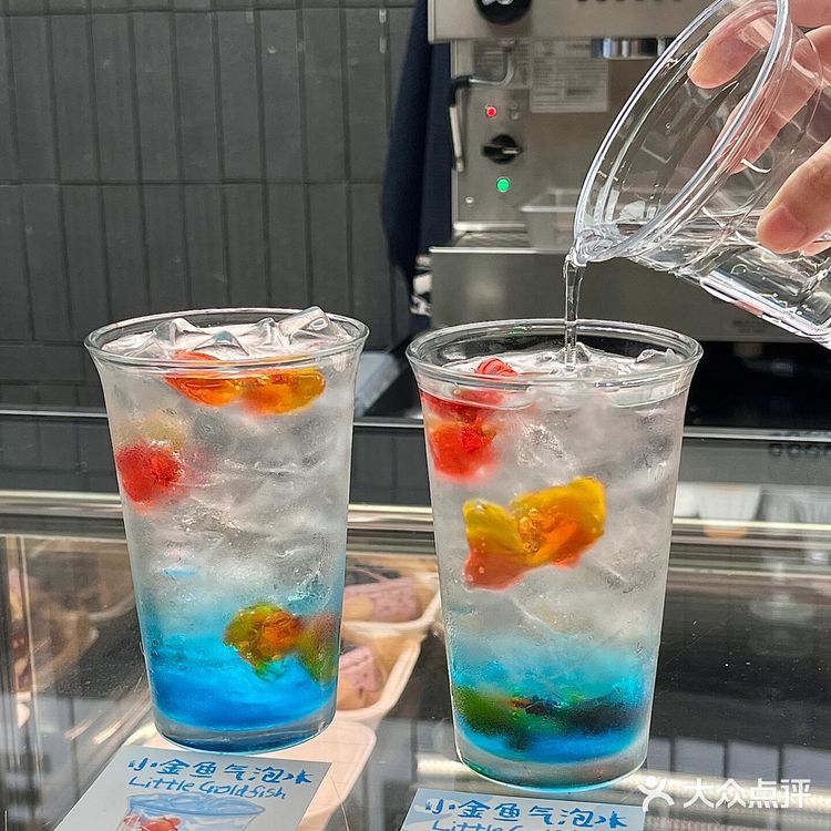 长沙！南门口！喝到漂亮的金鱼气泡水了🫧！！
