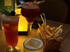 -FOUR PLAY BAR
