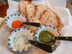 三种酱配酸面包-Mesa Madre梅萨妈妈·Bintana(国贸店)