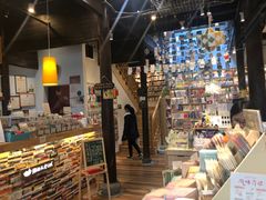 -猫的天空之城概念书店(杭州南宋御街店)