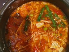 -花馬肆.云南过桥米线(汉神购物广场现场熬汤店)