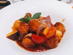 椰果菠萝咕噜肉-闻见中国海南菜(K11店)