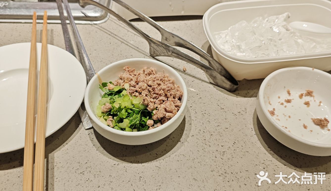 今天火锅吃撑了，超满足