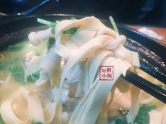 -丽虹云南过桥米线(兴工街店)
