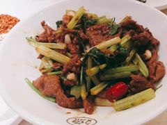 -江渔儿酸菜鱼·拔草餐厅(虎门君乐汇店)