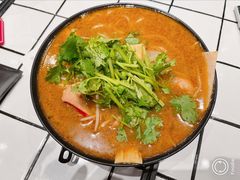 招牌炸酱酸辣米线-肥汁米蘭香港米线(长宁来福士店)