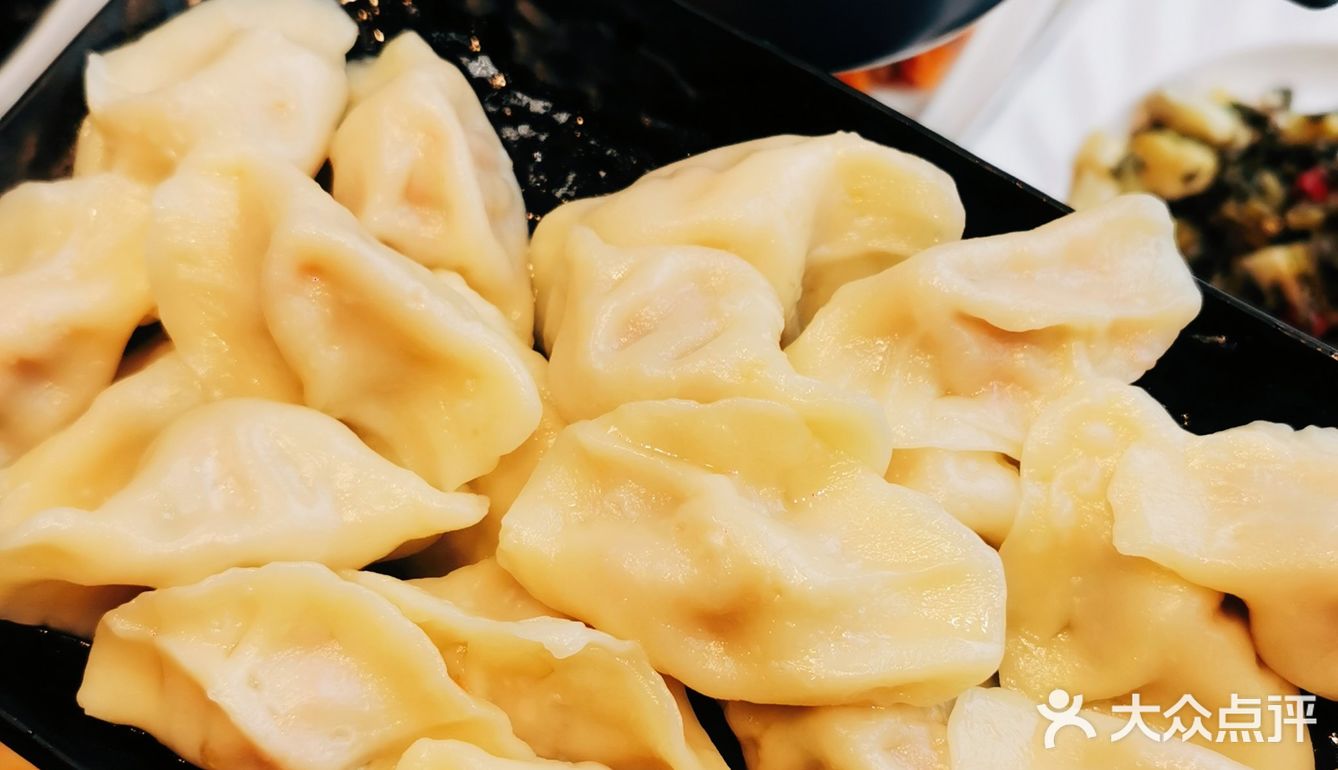 铁锅炖羊肉加个烤羊腿，简直了！！