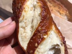 全麦燕麦米碱水球-佐敦面包铺·JORDAN BAKERY
