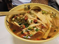 -龙香记桂林米粉(东扬威街11号楼店)