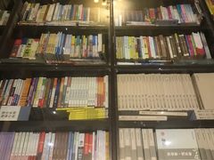 -钟书阁(松江泰晤士小镇店)