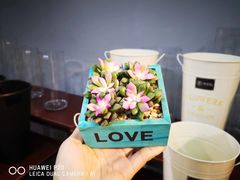 -何兮花店·气球派对鲜花店(马桥银春路万科城店)