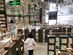 -钟书阁(群光广场店)