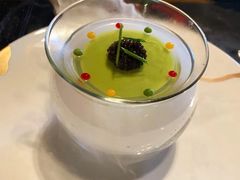 奥斯特拉特级鱼子酱配番茄啫喱-L'ATELIER de Joel Robuchon(外滩18号店)