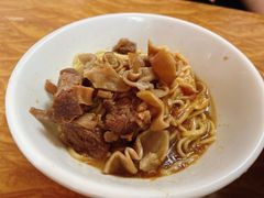 -松树干拌面店