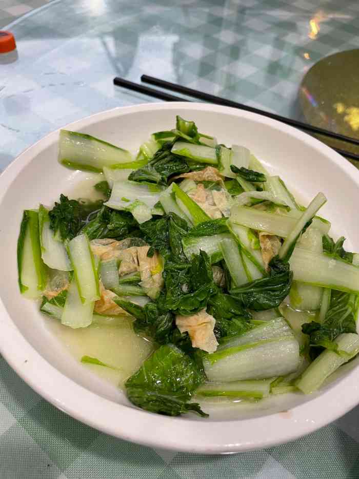 芦塘别院农家乐"这家农家菜馆环境很优美,背靠荷花池,中间.