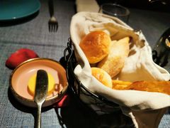 -弦月窗LUNETTE BY AMANDA(复兴路店)