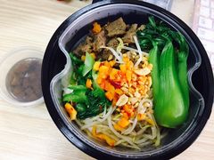 -两勺子一碗口水鸡拌面