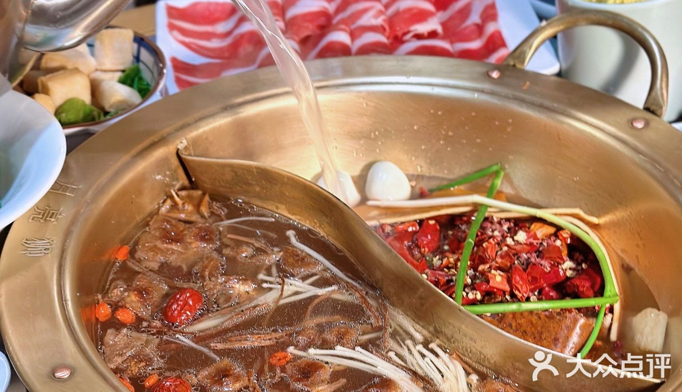 藏在居民区里的重庆火锅店，蒜里甜牛肉串爱了‼️