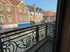 -钟书阁(松江泰晤士小镇店)