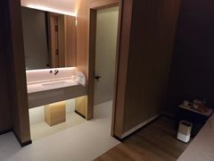 -涨巢·潮玩水疗局