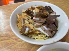 -松树干拌面店