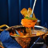 冬日里的美食美酒，年末欢聚时刻就选蓝蛙！