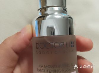 李医生这款精华露真的太给我惊喜了，本以为是年轻人用的