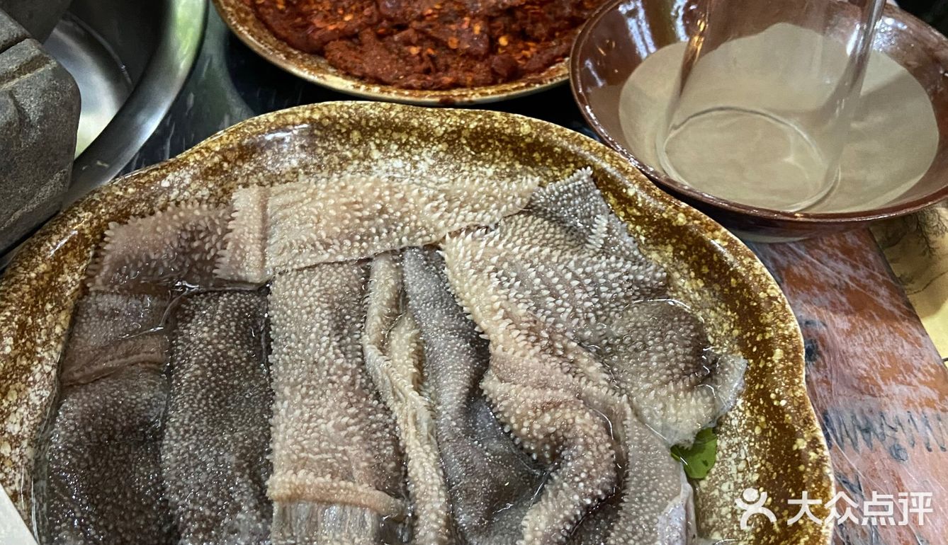 吃一顿正宗重庆火锅，醇厚的牛油锅底加上新鲜食材，真是爽歪歪。