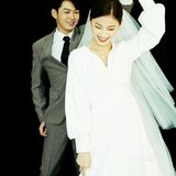 胶片中，爱情里都是爱笑的眼睛丨室内婚纱照