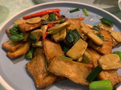 腊八蒜炒杏鲍菇-新加坡瑞珍•海河观景餐厅