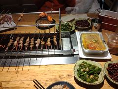 会自己转的烧烤炉-悦屋老板娘的烤肉店(紫薇田园店)