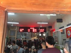 等位区-秦豫肉夹馍(骡马市总店)