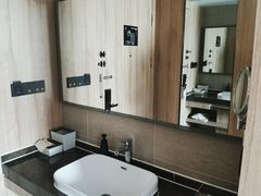 -杭州西湖湖滨银泰亚朵酒店
