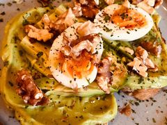 牛油果煮蛋吐司-RAC BAR(安福路店)