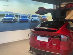 -TESLA 特斯拉(上海太古汇体验店)