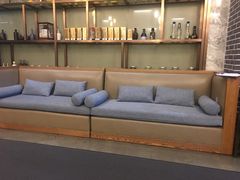 等位区-仁虎老火锅(黄泥磅店)