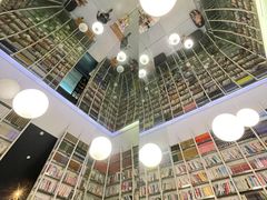 -钟书阁(松江泰晤士小镇店)