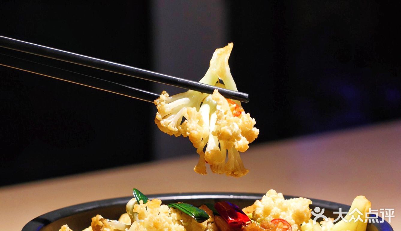 老广探店 | 系画廊餐厅食正宗顺德风生水起手撕鸡！