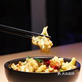 老广探店 | 系画廊餐厅食正宗顺德风生水起手撕鸡！