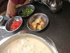-肖仙仙羊肉汤·始于1996年(郫都店)