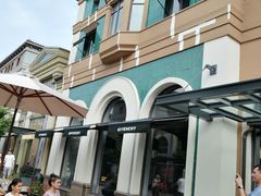 -GIVENCHY(比斯特苏州购物村店)
