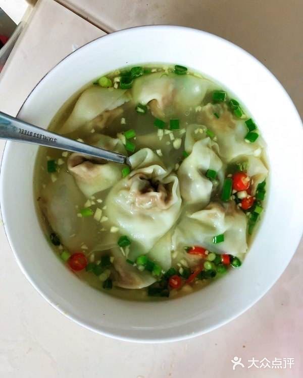 东立国际花城2号门出门右手。特色推荐