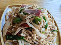 竹笋炒腊肉-妈妈的味道(和顺古镇店)