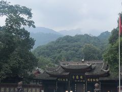 -峨眉山报国寺