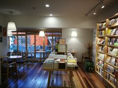 -猫的天空之城概念书店(束河店)