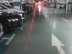 -奥特莱斯停车场