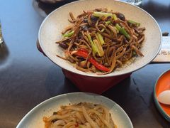 -川流不息·地道川菜·小龙虾(松东路店)